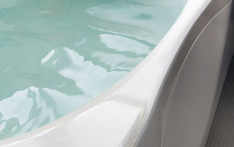 浴槽・水栓・カウンターは「スゴピカ素材」（有機ガラス系）で汚れにくくキレイ長持ち